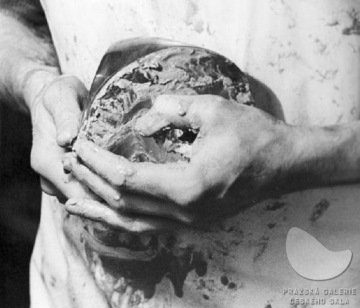 František Janák: 45 years of work with glass