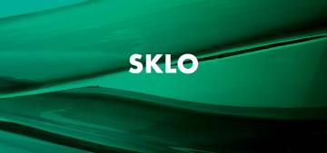 Sklo